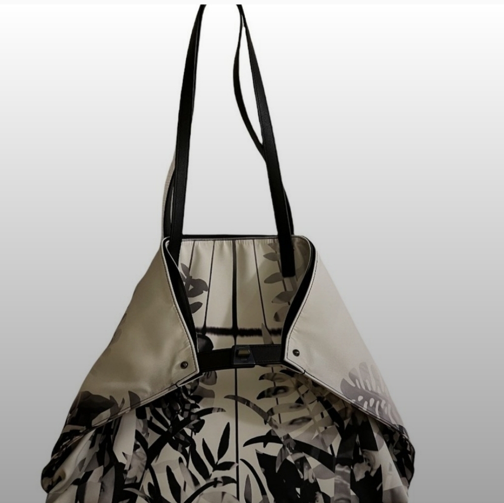 Akris Ai Tote NWT